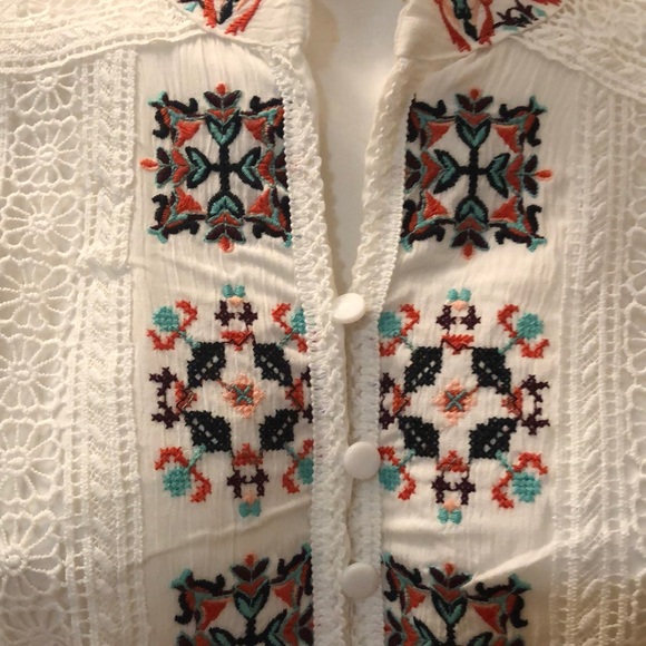 NWOT Embroidery Blouse - Picture 3 of 11